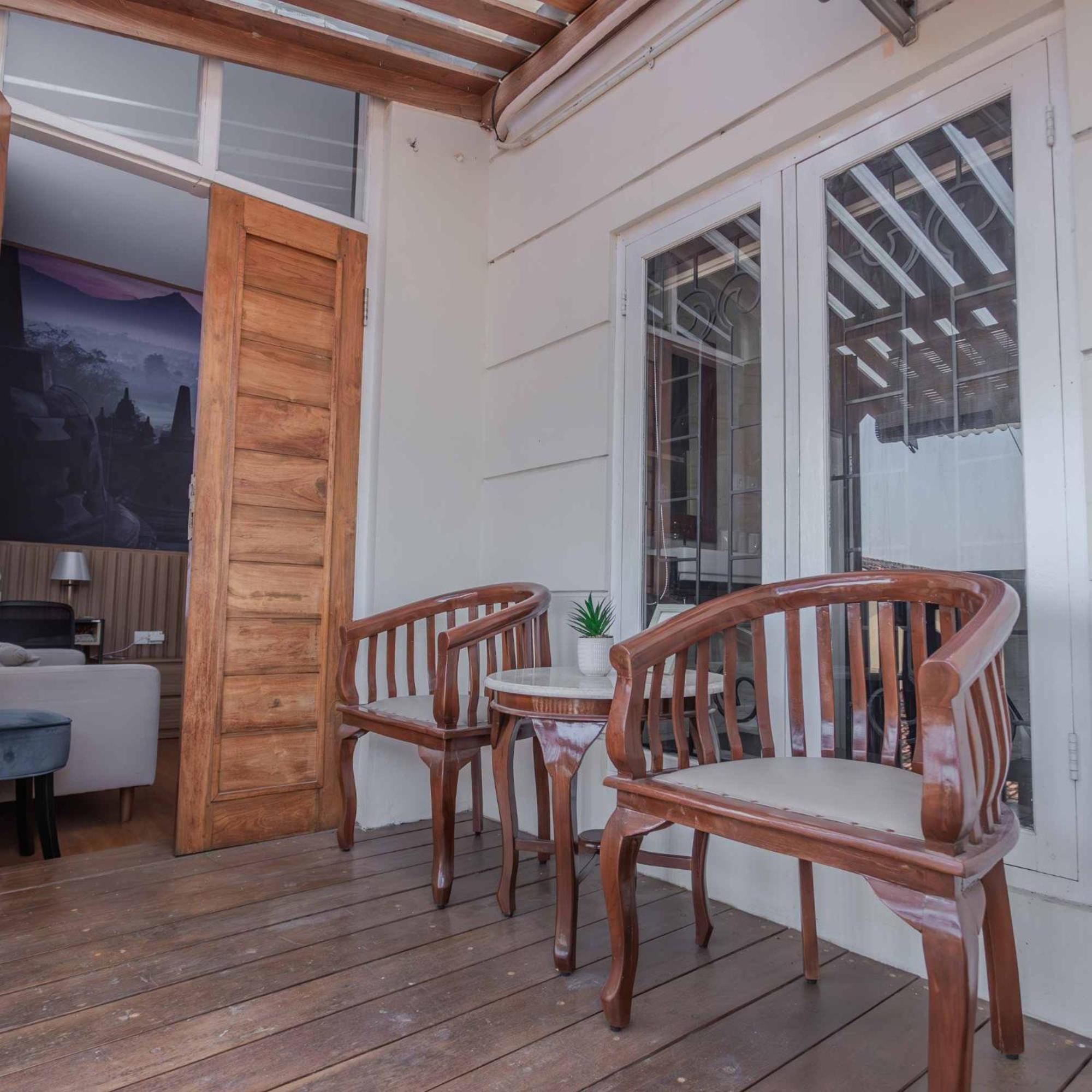 Inez Homestay Джокьякарта Экстерьер фото