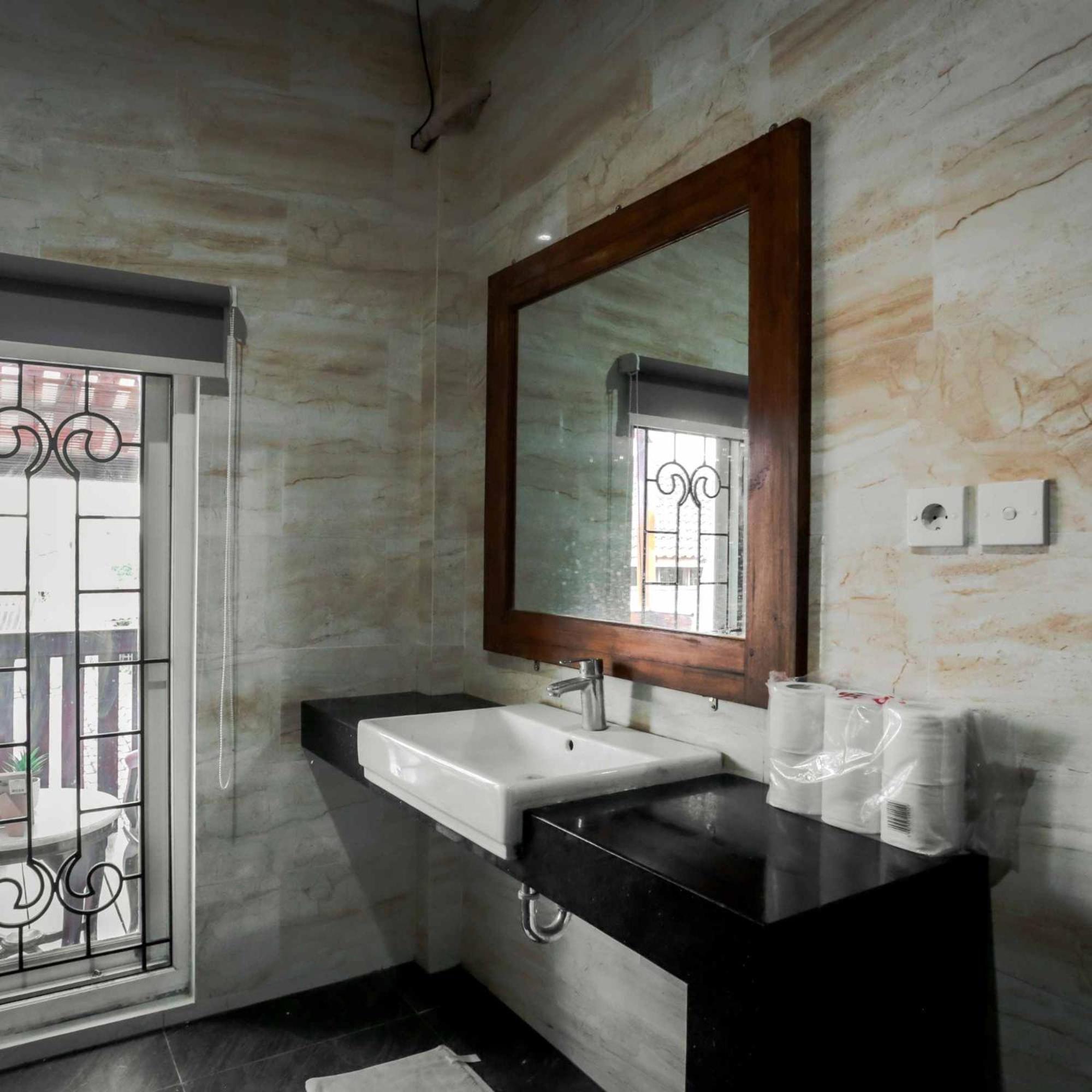 Inez Homestay Джокьякарта Экстерьер фото