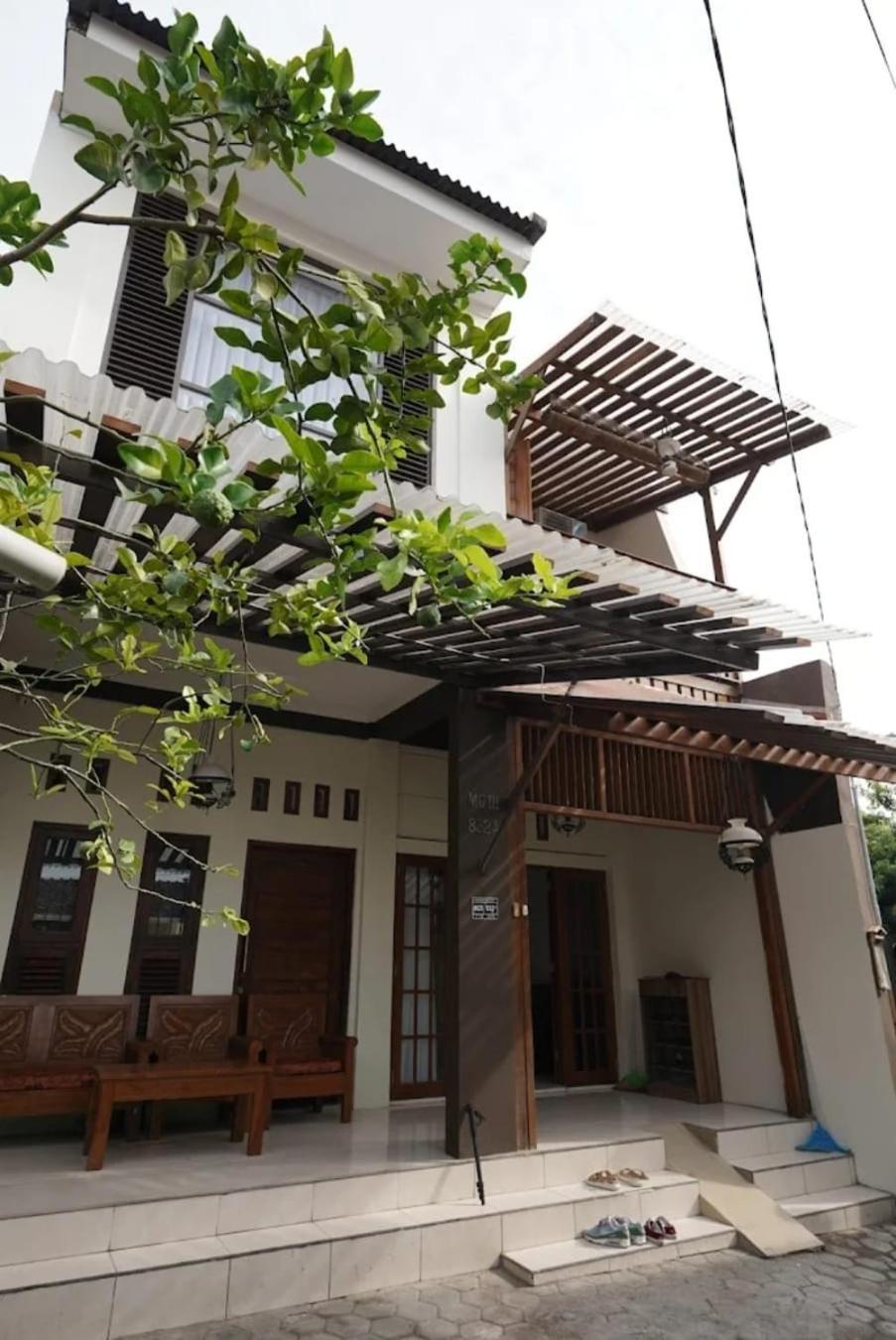 Inez Homestay Джокьякарта Экстерьер фото